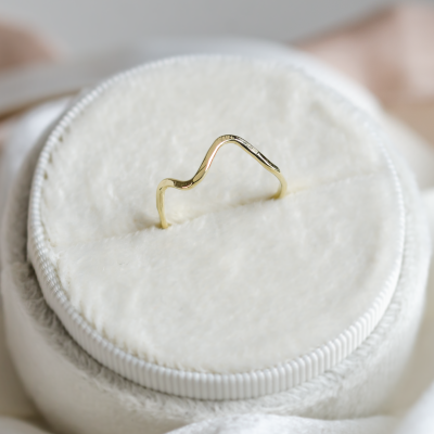 Zlatý minimalistický prsten ve tvaru hor ALPINE