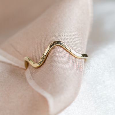 Zlatý minimalistický prsten ve tvaru hor ALPINE