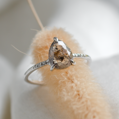 Elegant ring with pear salt and pepper diamond and side diamonds CILLIAN