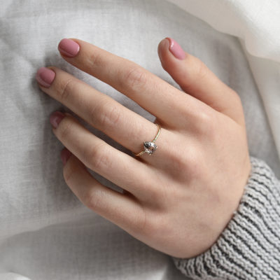 Elegantní prsten s pear salt and pepper diamantem a bílými diamanty CILLIAN