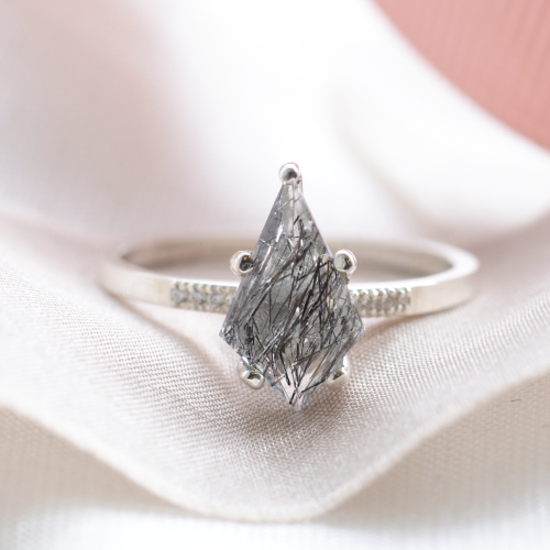 Zlatý prsten s rutilovým křišťálem a diamanty EABHA