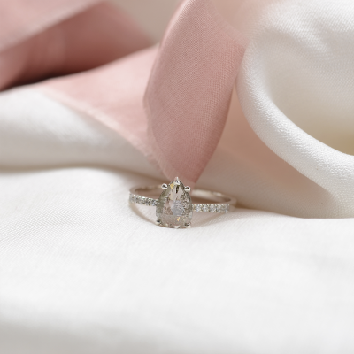 Zlatý vintage prsten se salt and pepper diamantem EIMMEAR