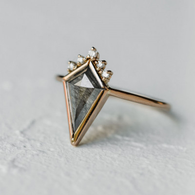 Kite salt and pepper diamond ring in cluster style EININ