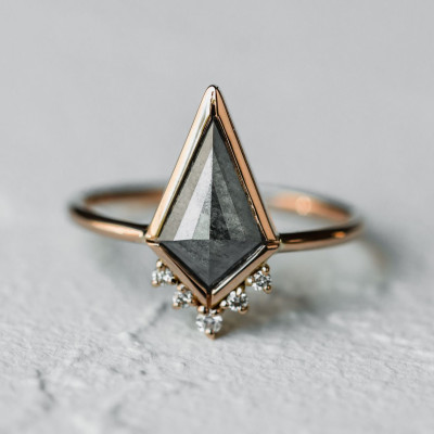 Kite salt and pepper diamond ring in cluster style EININ