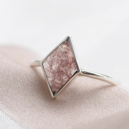 Gold kite strawberry quartz ring FRAGOLA