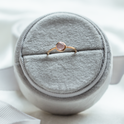 Gold bezel ring with strawberry quartz FRAGOLINA