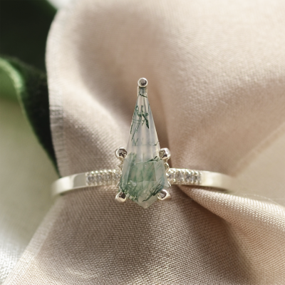 Exclusive kite moss agate ring with diamonds INA