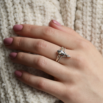 Vykrojený prsten s kite salt and pepper diamantem ISOLDE