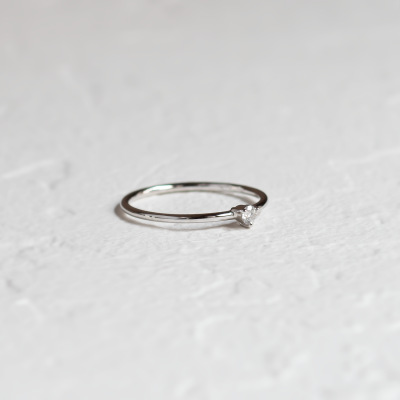 Minimalistický zásnubní prsten s diamantem NESSA