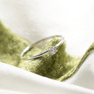 Minimalistický zásnubní prsten s diamantem NESSA