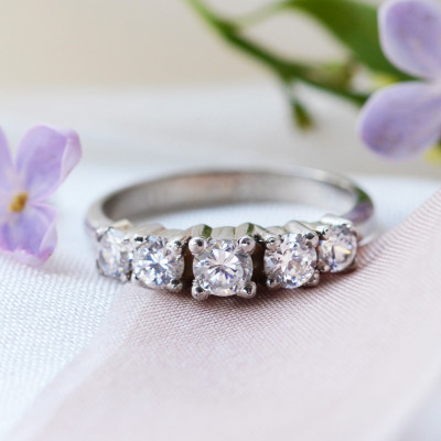 Zlatý zásnubní prsten s pěticí diamantů NICOLAS