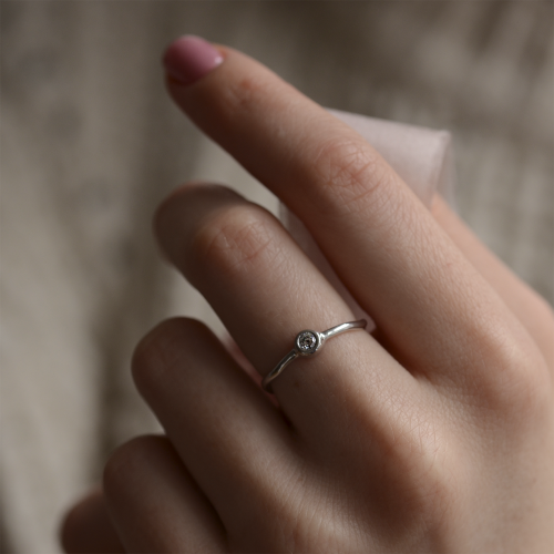 Minimalist curvy engagement ring with diamond NOLLAIG