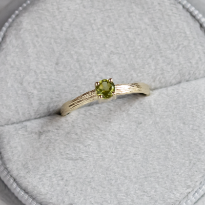 Gold ring in tree bark shape with peridot OLIVE