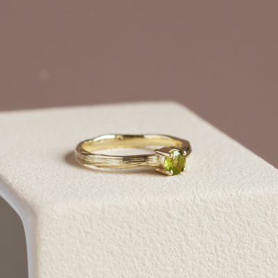 Gold ring in tree bark shape with peridot OLIVE