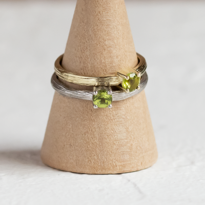 Gold ring in tree bark shape with peridot OLIVE