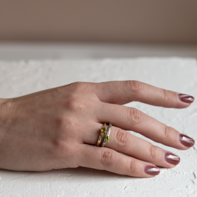 Gold ring in tree bark shape with peridot OLIVE