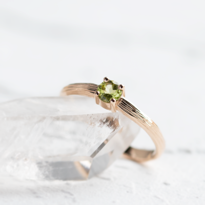Gold ring in tree bark shape with peridot OLIVE