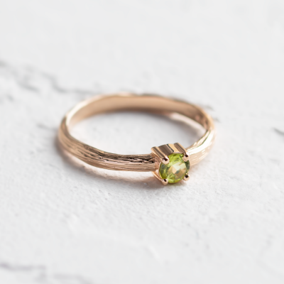 Gold ring in tree bark shape with peridot OLIVE