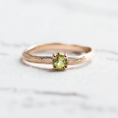 Gold ring in tree bark shape with peridot OLIVE