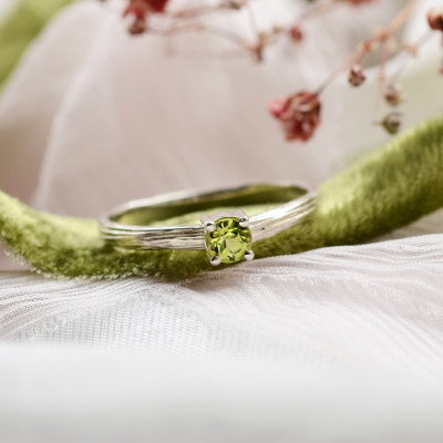 Gold ring in tree bark shape with peridot OLIVE