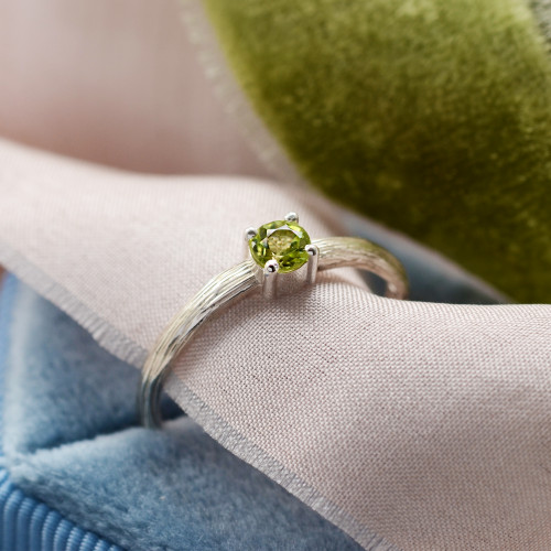 Gold ring in tree bark shape with peridot OLIVE