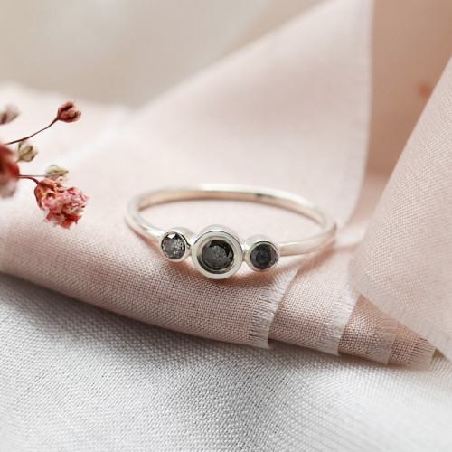 Gold ring with three salt and pepper diamonds TRIO