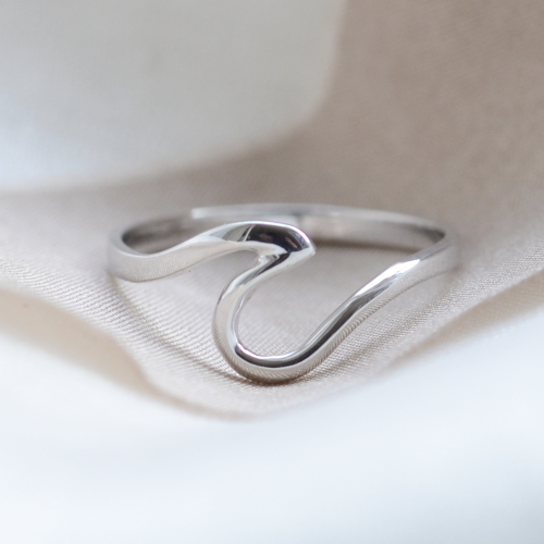 Minimalist gold wave ring WAVE