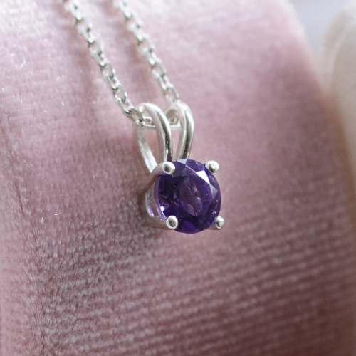 Jemný zlatý náhrdelník s ametystem SHANNON