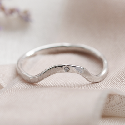 Tepaný zaoblený prsten s diamantem ASHLING