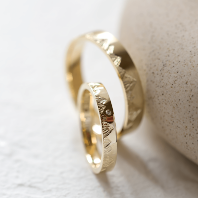 Wedding bands with mountains engraving and diamond HIKE