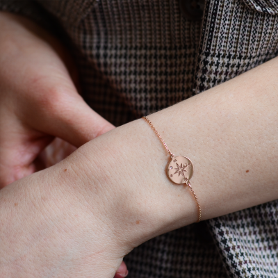 Gold bracelet with a compass and a diamond BOBBIE