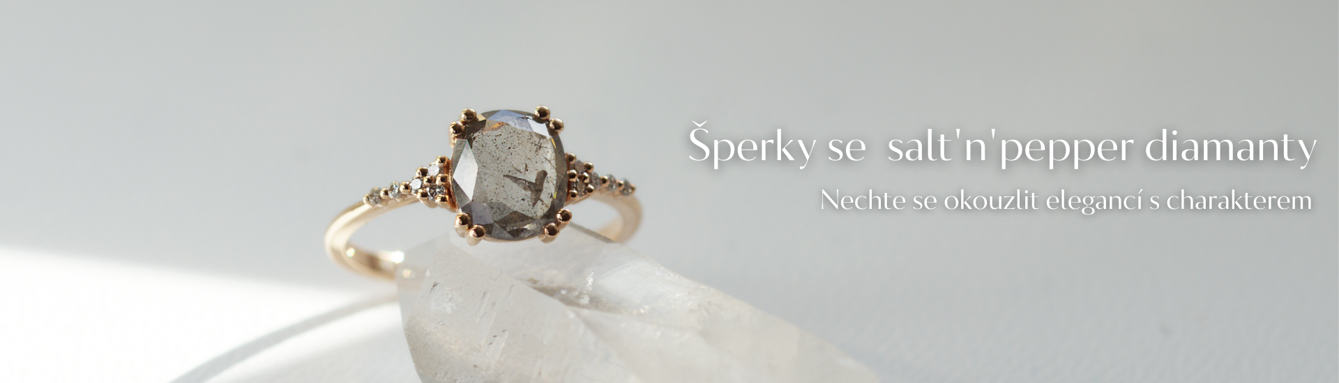 Šperky se salt and pepper diamanty