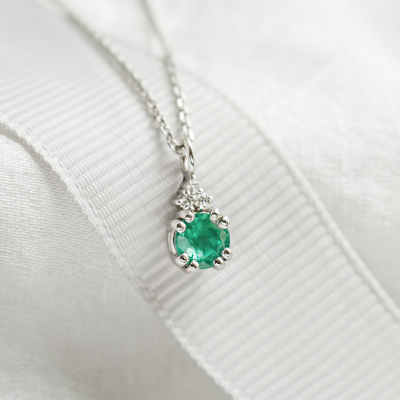 Emerald and diamond jewellery set ELANNA