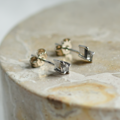 Minimalist earrings with kite salt and pepper diamonds ASH