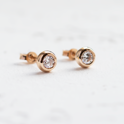 Zlaté náušnice s diamanty v bezel stylu BECKY