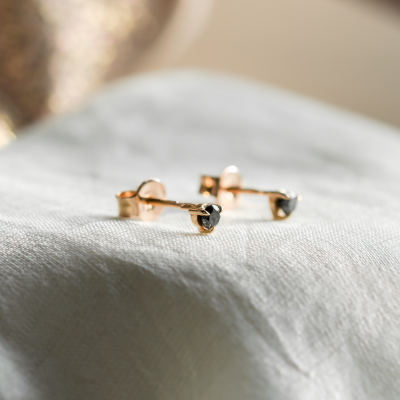 Golden minimalist earrings with black diamonds CHARNA