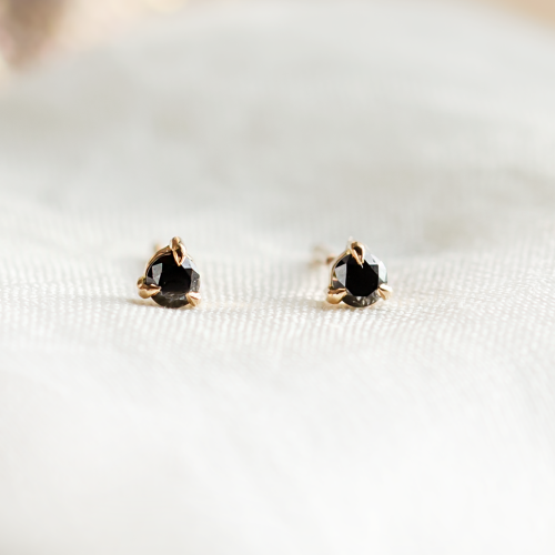 Golden minimalist earrings with black diamonds CHARNA