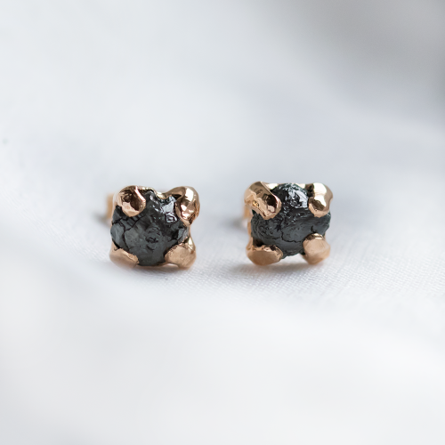 Netradiční náušnice se šedými surovými diamanty CORDELIA