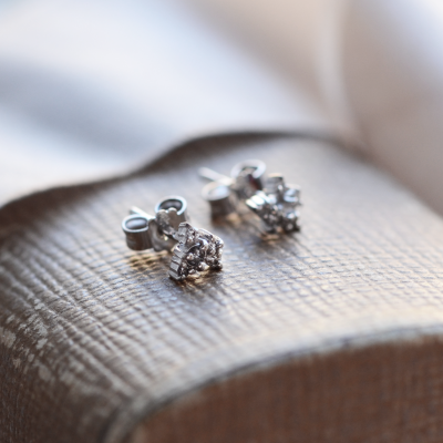 Gold cluster earrings with salt'n'pepper diamonds CRUX