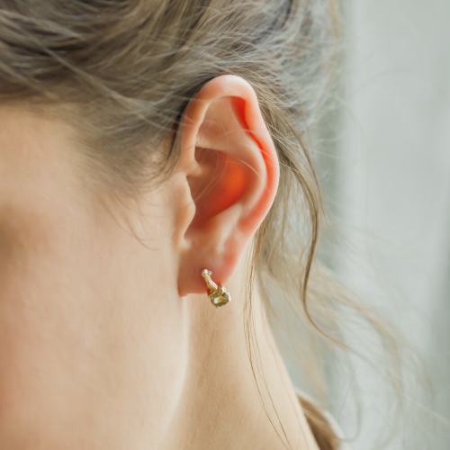 Stud earrings with peridot and twig DEAN