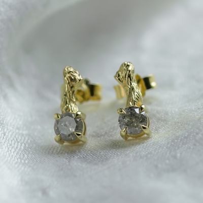 Stud earrings with salt and pepper diamonds and twig element ERNA