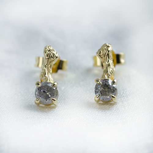Stud earrings with salt and pepper diamonds and twig element ERNA