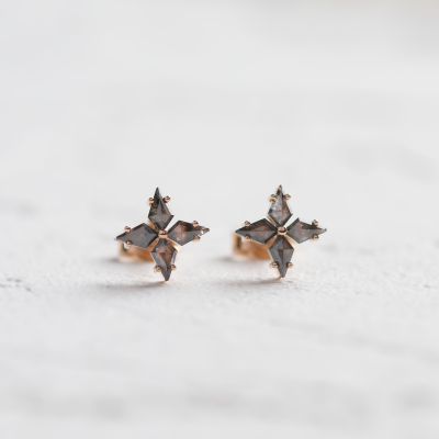Minimalistické náušnice se salt and pepper diamanty FLORIS