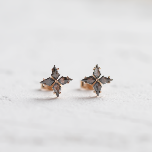 Minimalistické náušnice se salt and pepper diamanty FLORIS