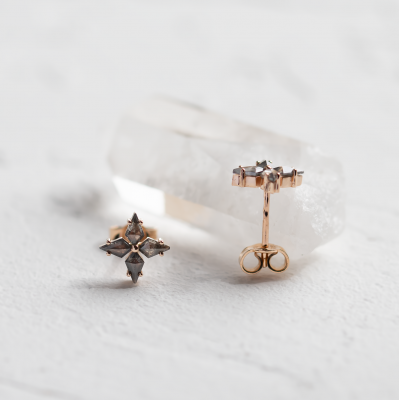 Minimalistické náušnice se salt and pepper diamanty FLORIS