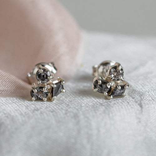Cluster earrings with salt and pepper diamonds GRAPPOLO