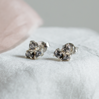 Cluster earrings with salt and pepper diamonds GRAPPOLO