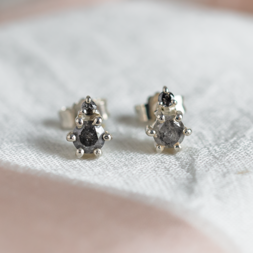 Stud earrings with salt and pepper diamonds GRIGIO