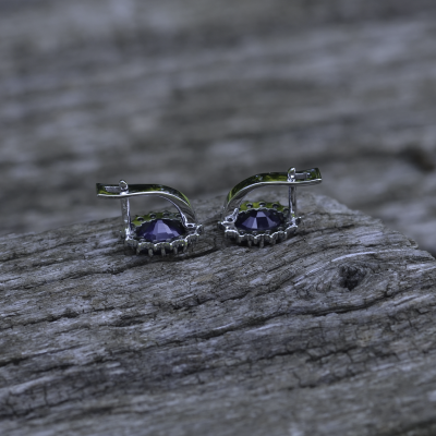 Elegant earrings with JUFINI diamonds and a sapphire