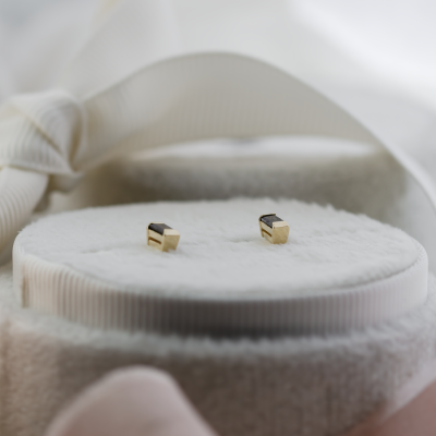 Minimalist earrings with baguette salt and pepper diamonds LOFI